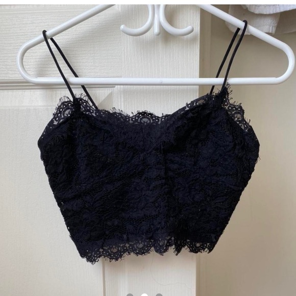 urban outfitters cropped lace top super cute and has a zipper - Picture 2 of 3